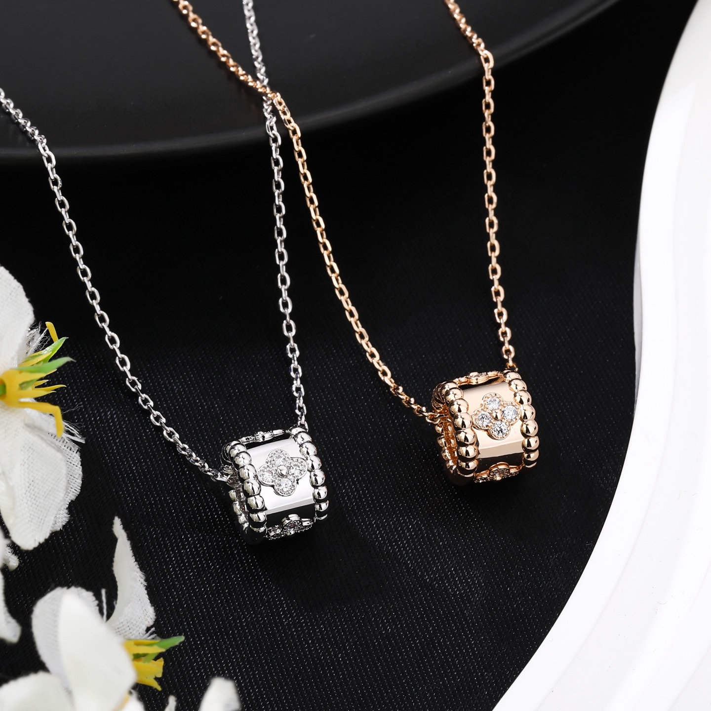 Van Cleef & Arpels Jewelry Necklace