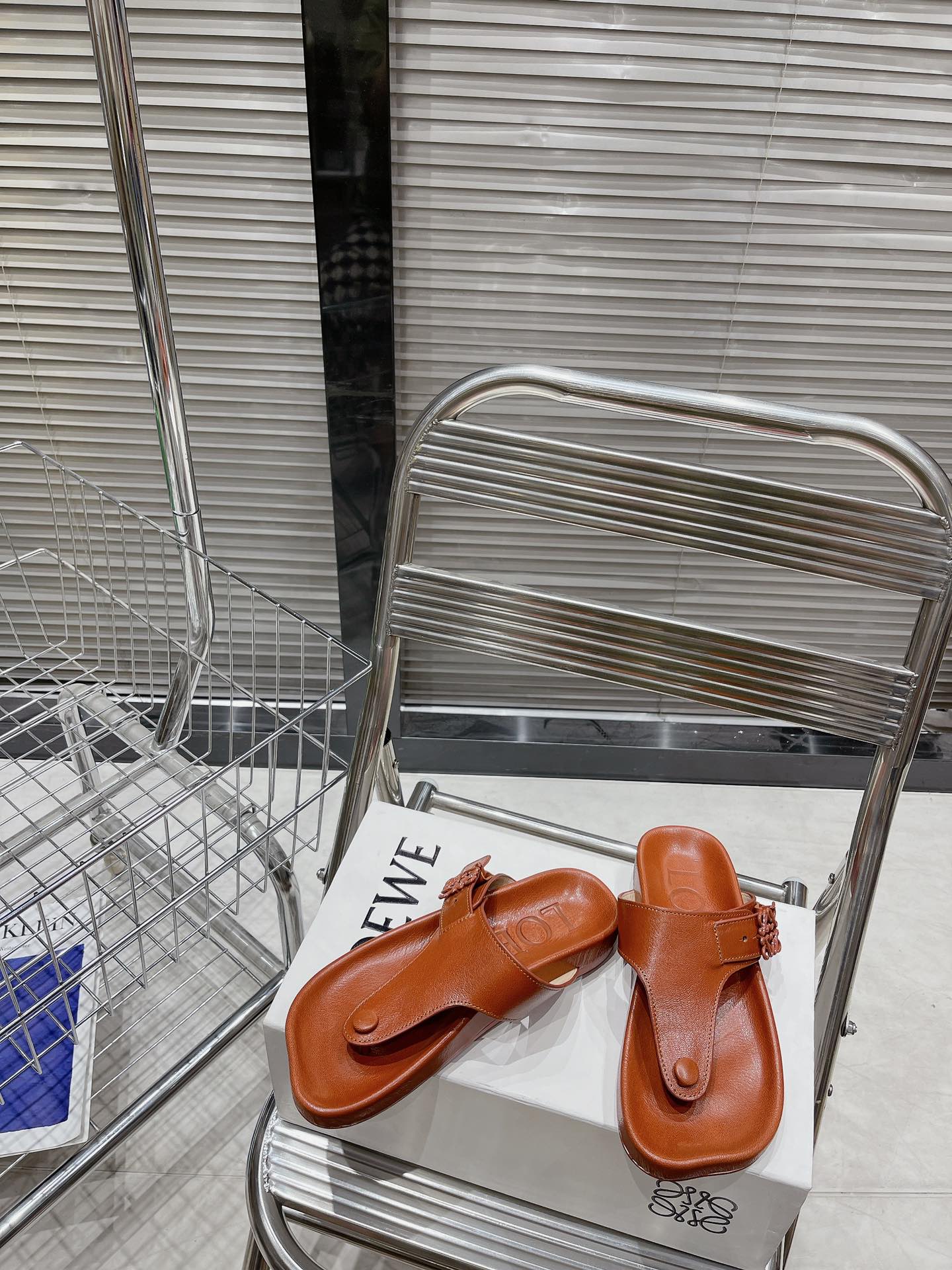 Loewe Shoes Easy couple's clip on slippers