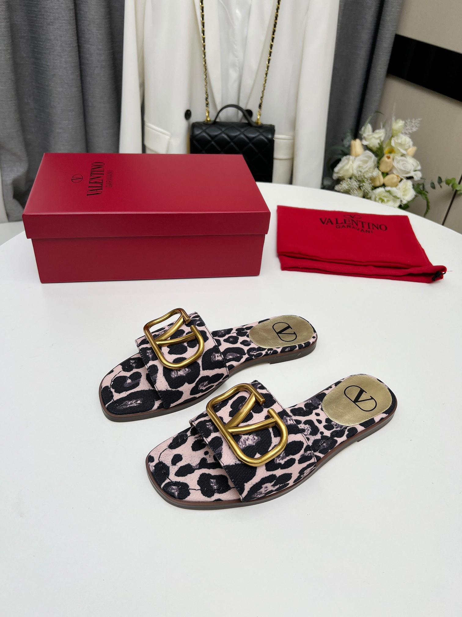 Valentino Shoes The latest series of women's slippers