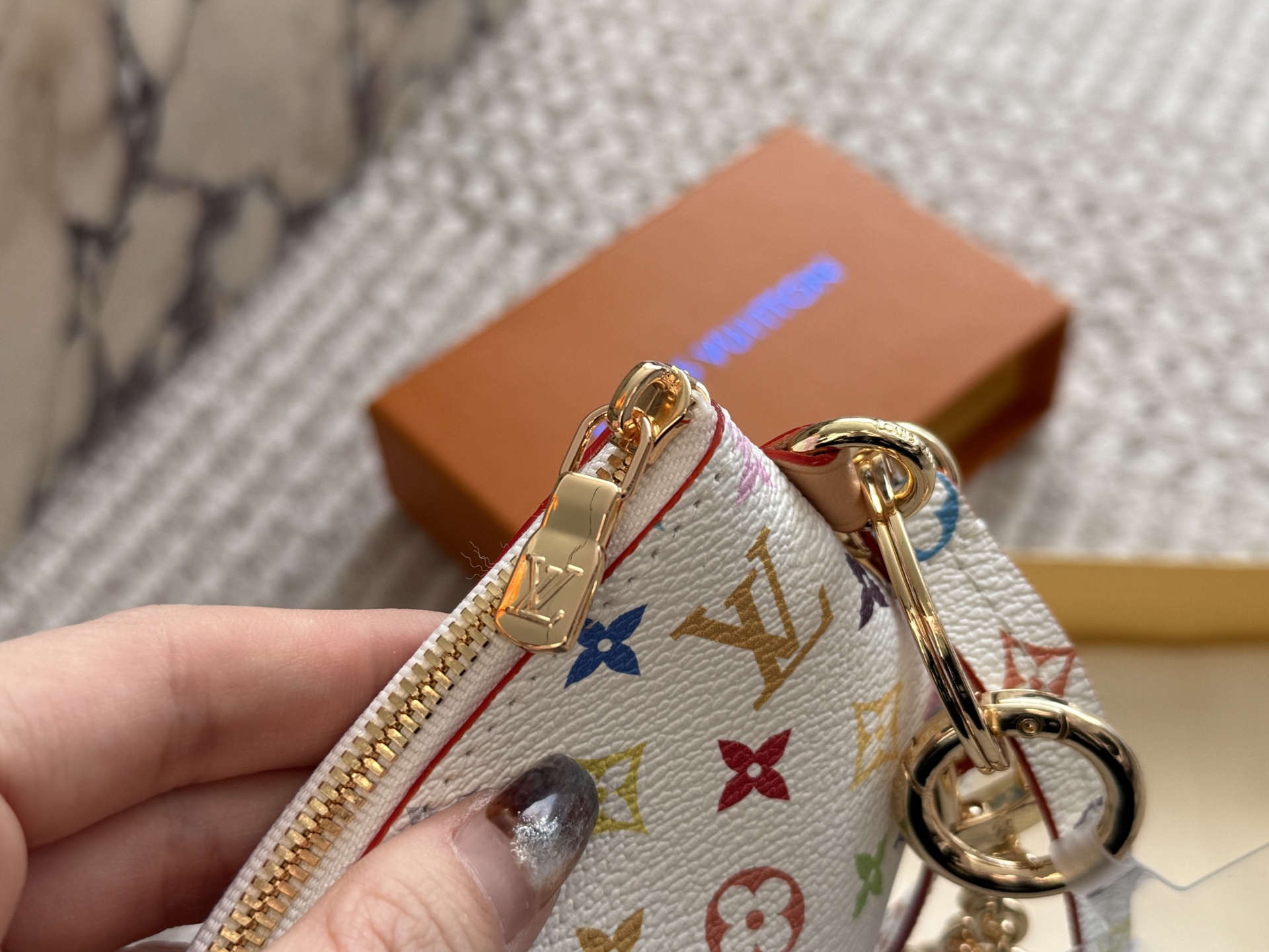LV Key coin purse 086 DB541