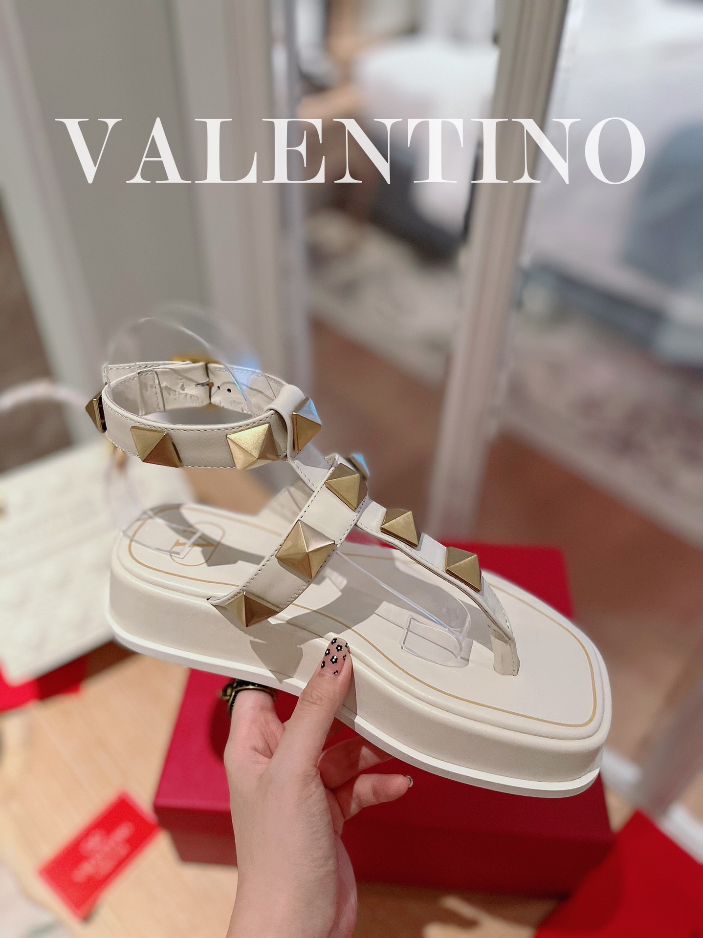 Valentino shoes (35-41) V008 02