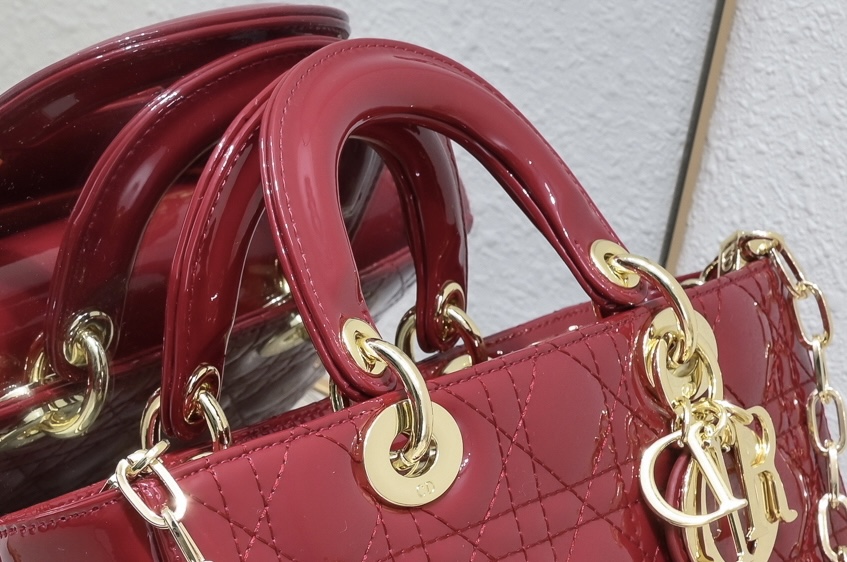 Medium Lady D-Joy bag Red patent leather CD0540 XB002 26cm