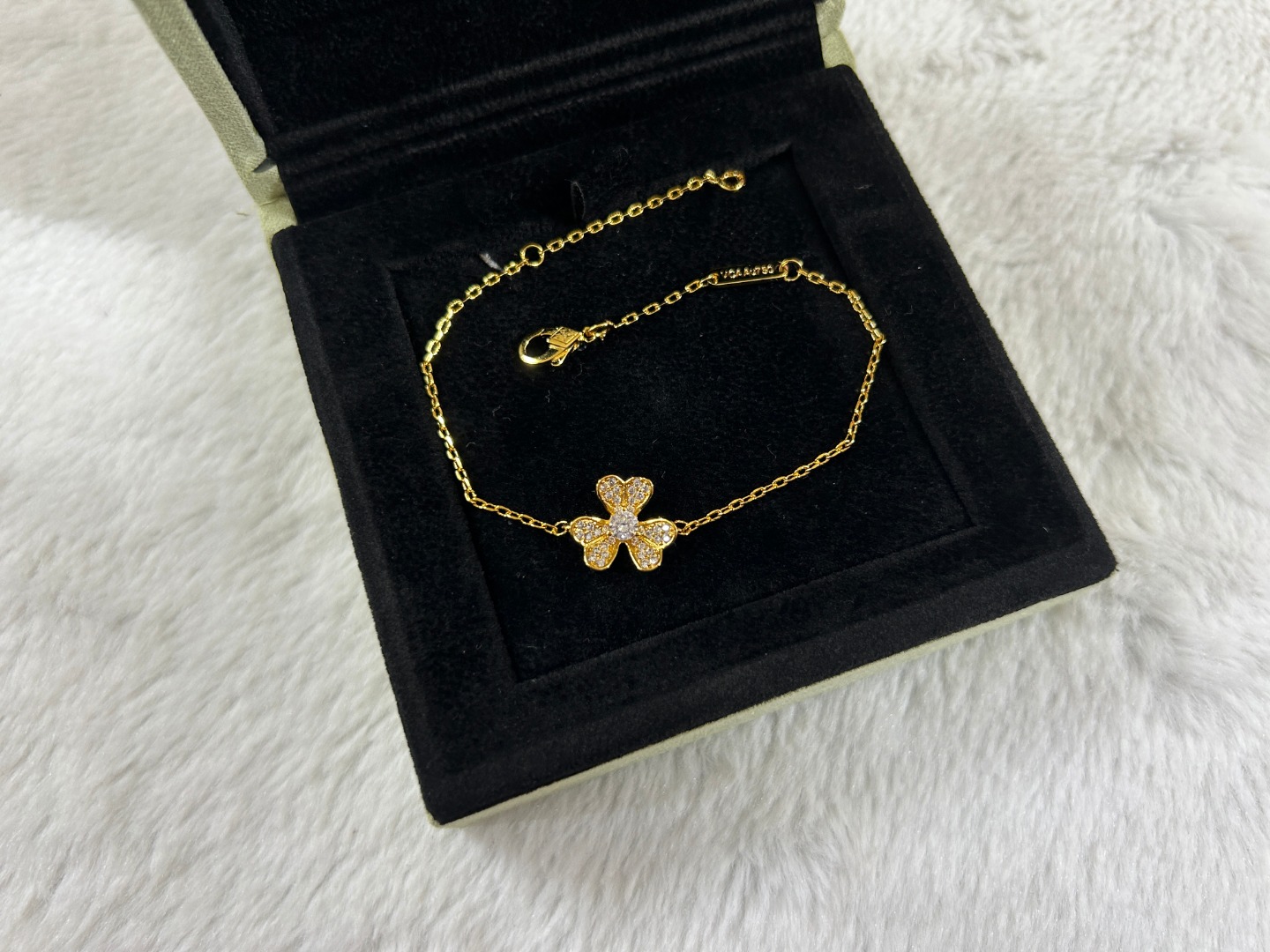 Van Cleef & Arpels Jewelry Bracelets Full rhinestone clover bracelet