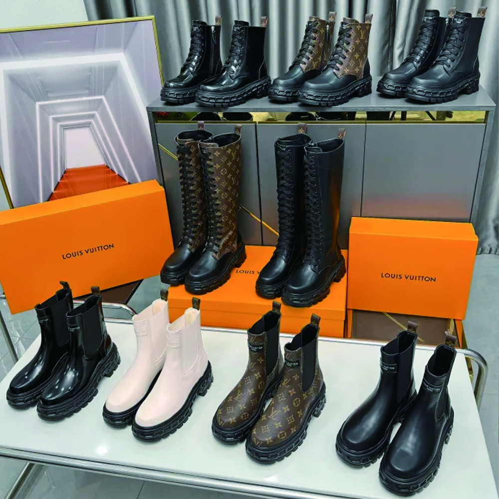 LV 002 boots XM063