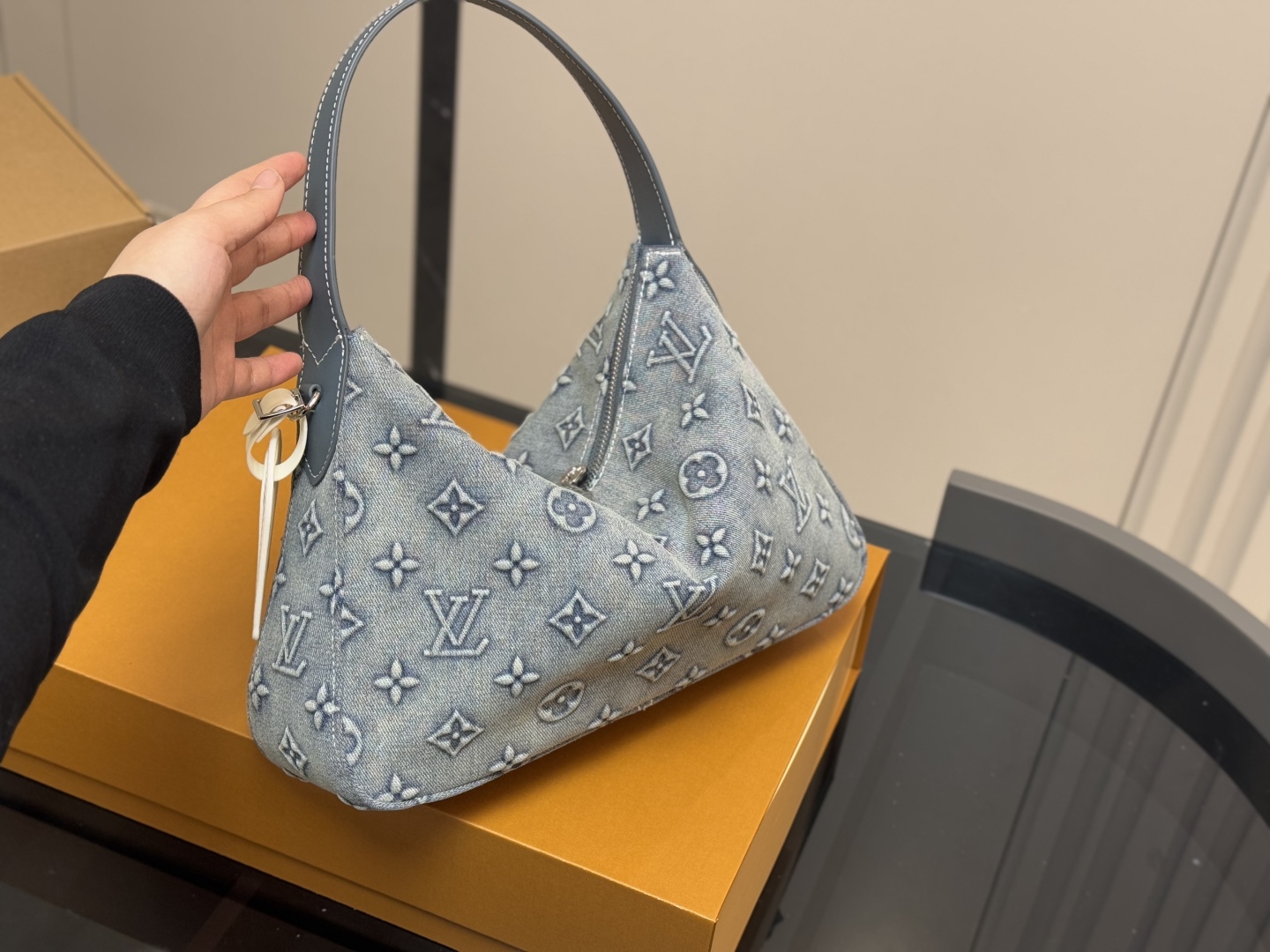 LV Hobo Shoulder Bag 077 DB581 32cm
