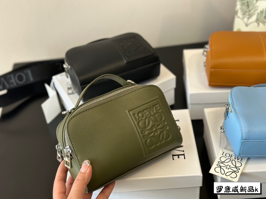 Loewe Shoulder Bag 003 DB081 18cm