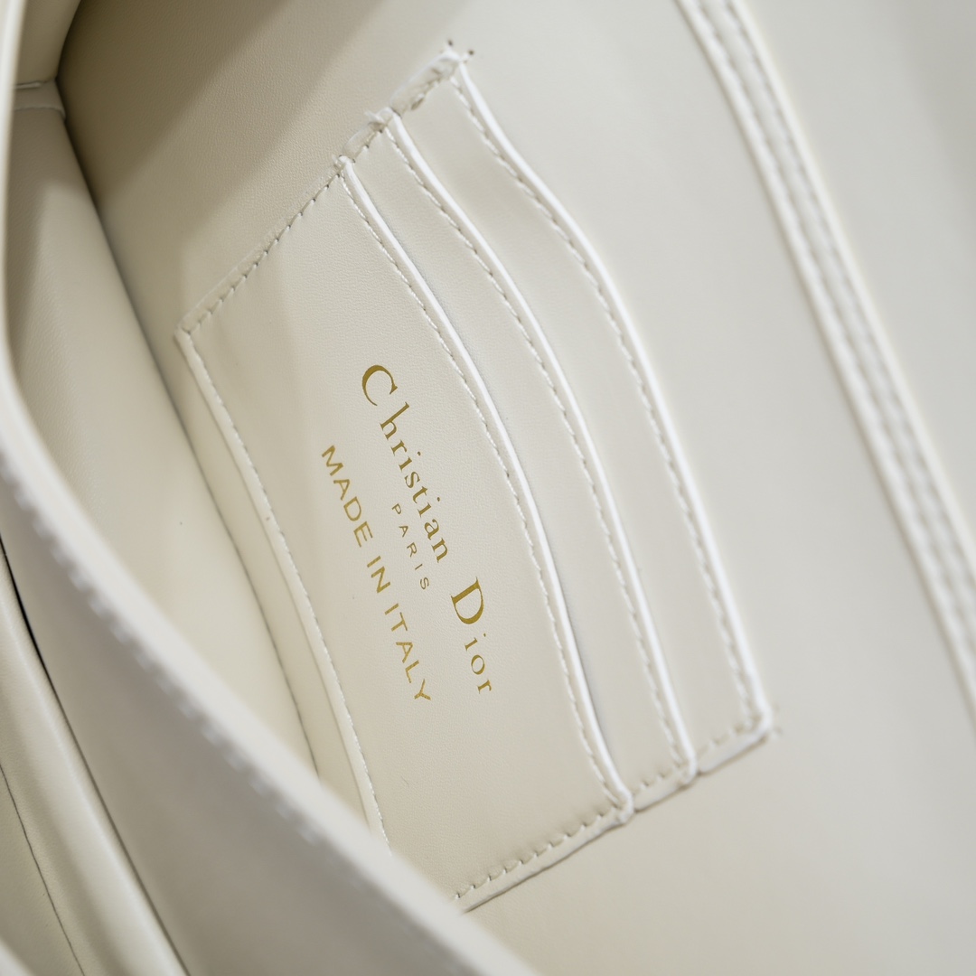Miss Dior Mini Bag White sheep CD2023 XB071 21cm