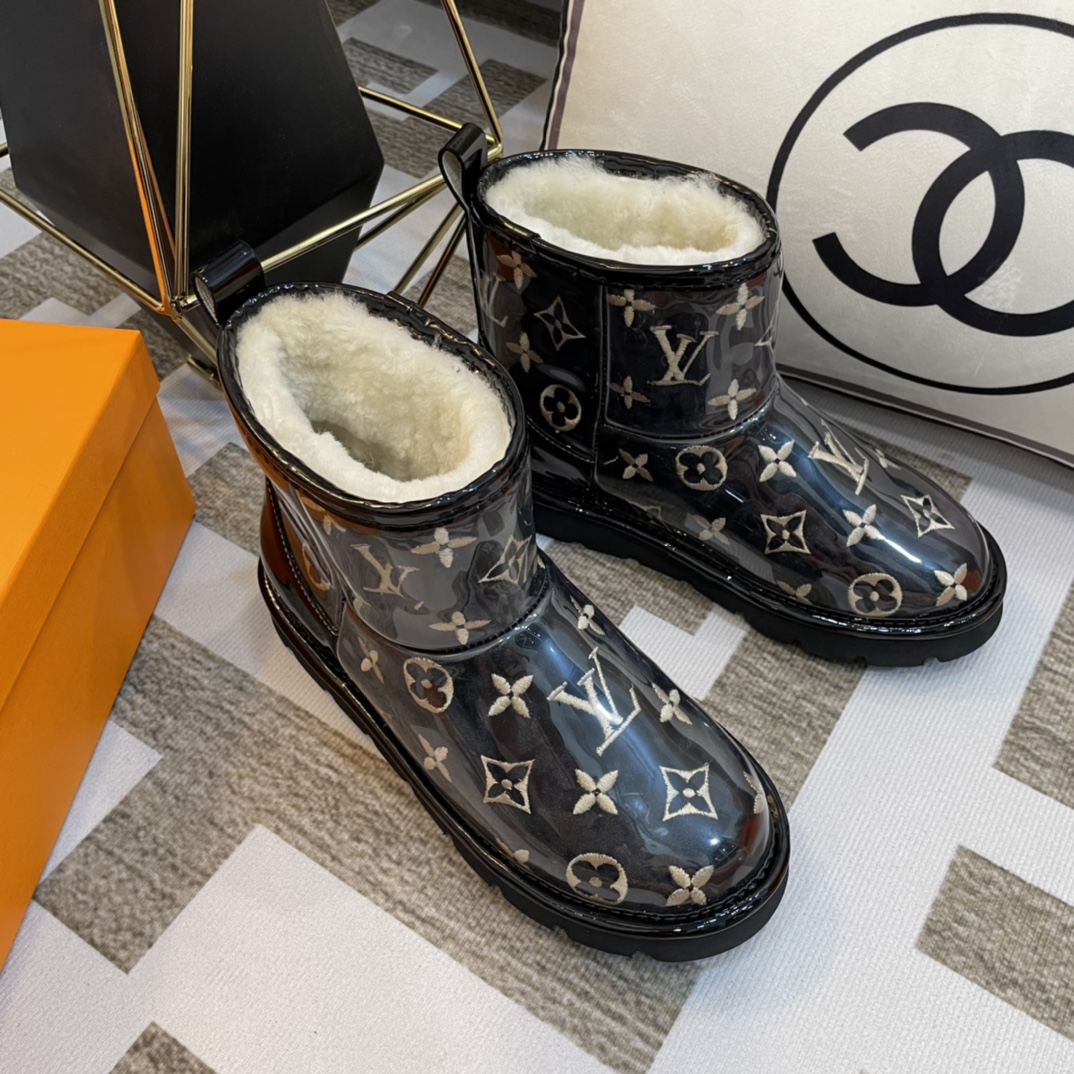 LV 001 boots XM552