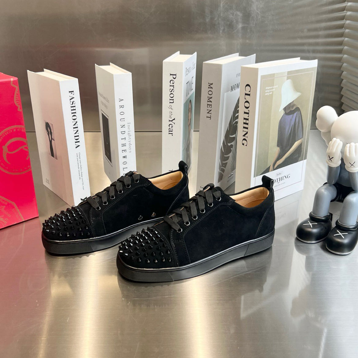 Christian Louboutin 002 Casual shoes XM023