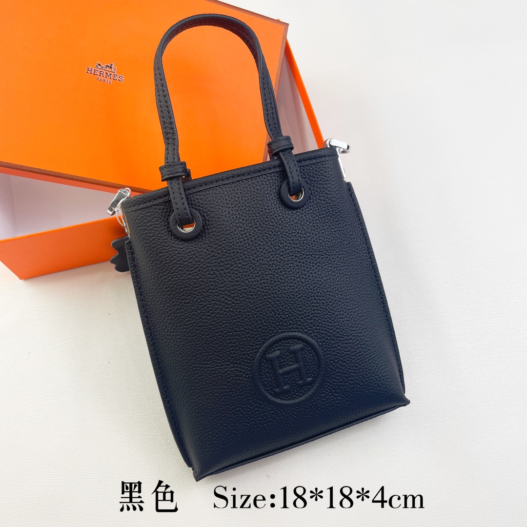 Hermes Shoulder Bag E944 LM061 18cm