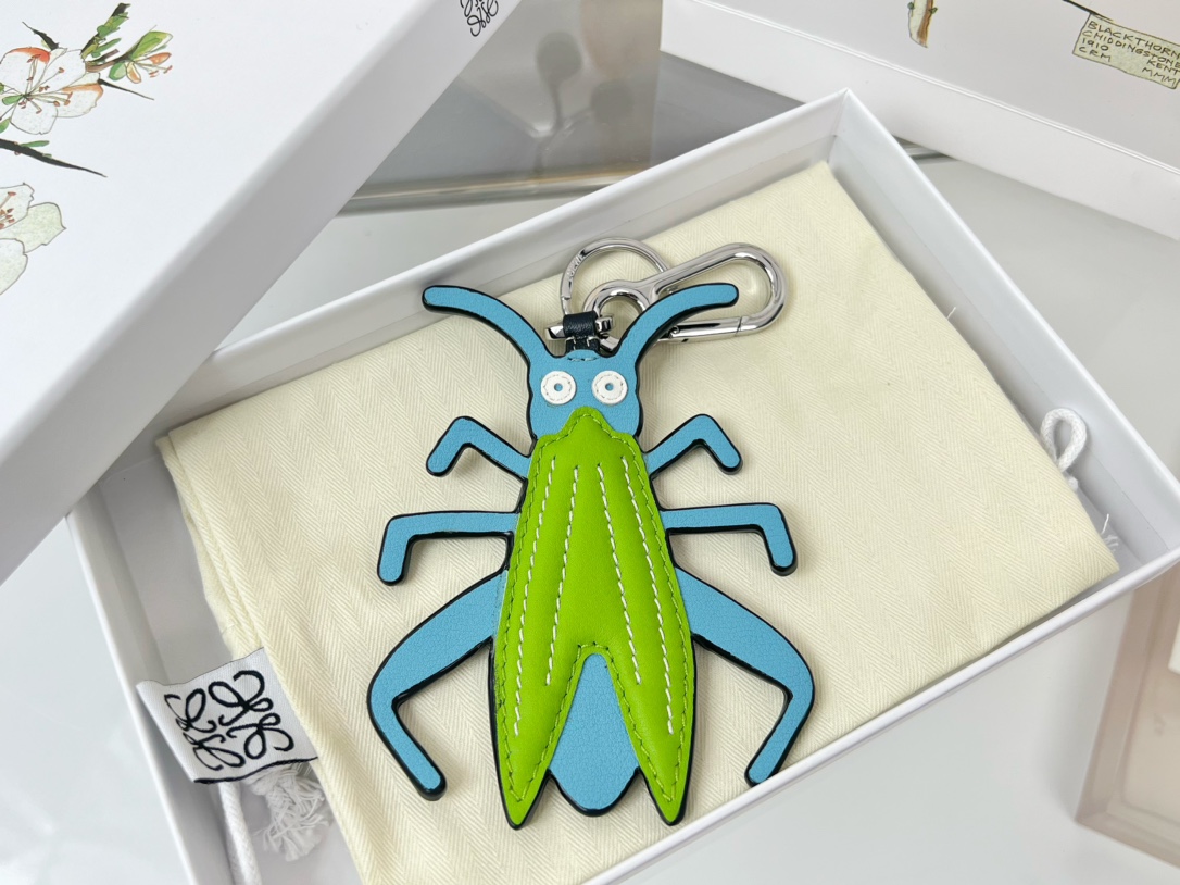 Loewe Key Chain Grasshopper Charm Imported Calfskin Keychain Pendant Accessories
