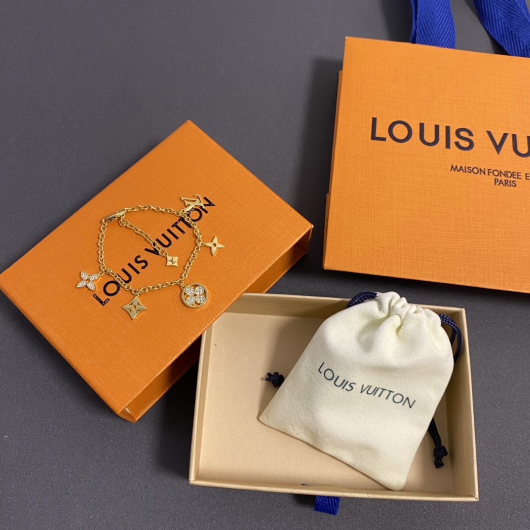 Louis Vuitton Jewelry Bracelets The logo design is full of atmosphere