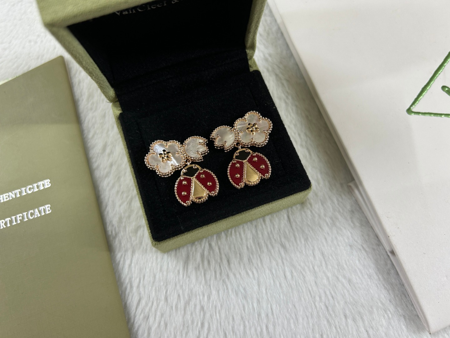 Van Cleef & Arpels Jewelry Earring Three-flowered ladybug earrings