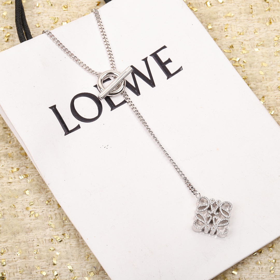 Loewe Jewelry Necklace Rhombus-Shaped Diamond Necklace
