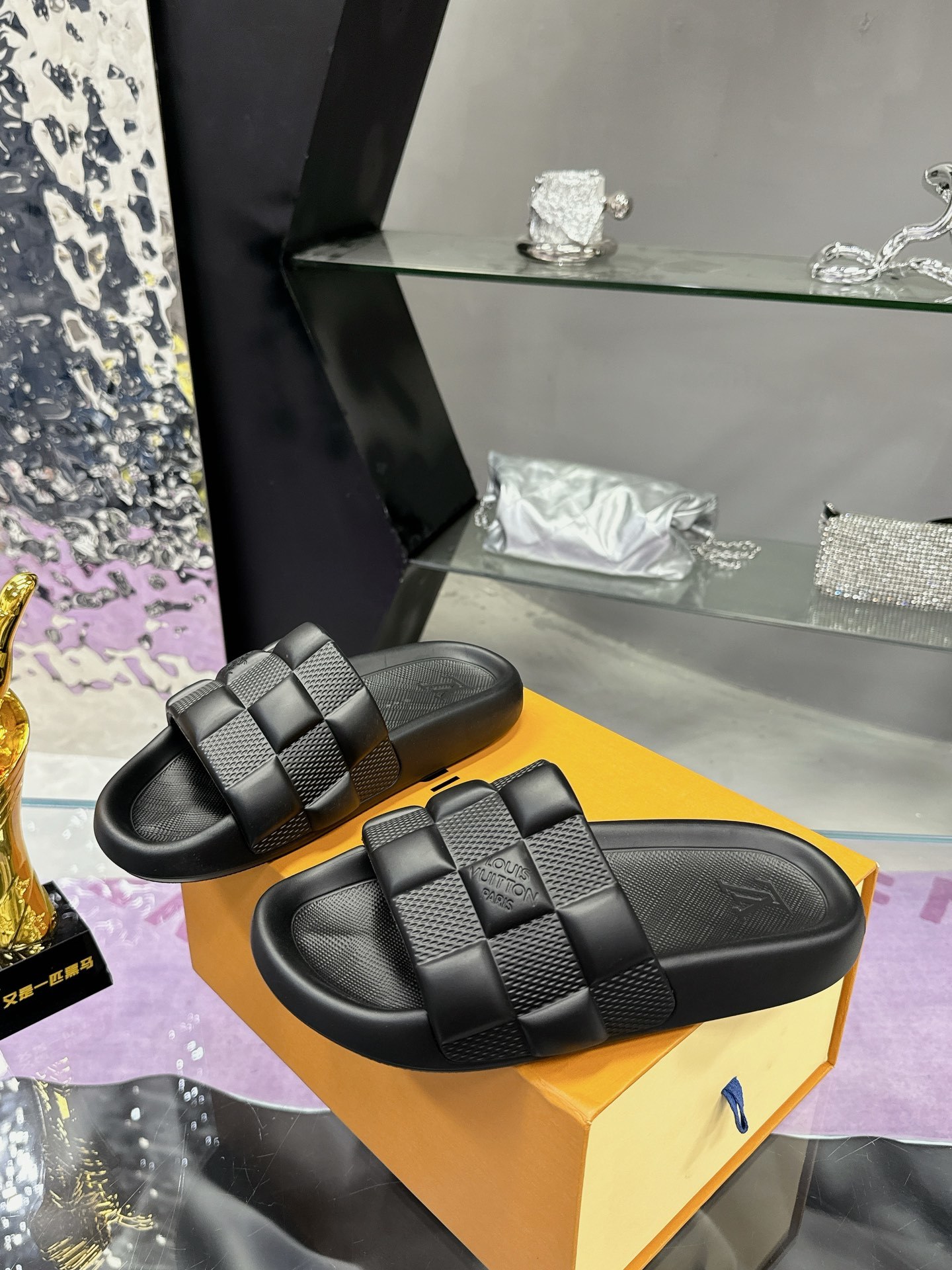 Louis Vuitton Shoes Monogram relief couple slippers