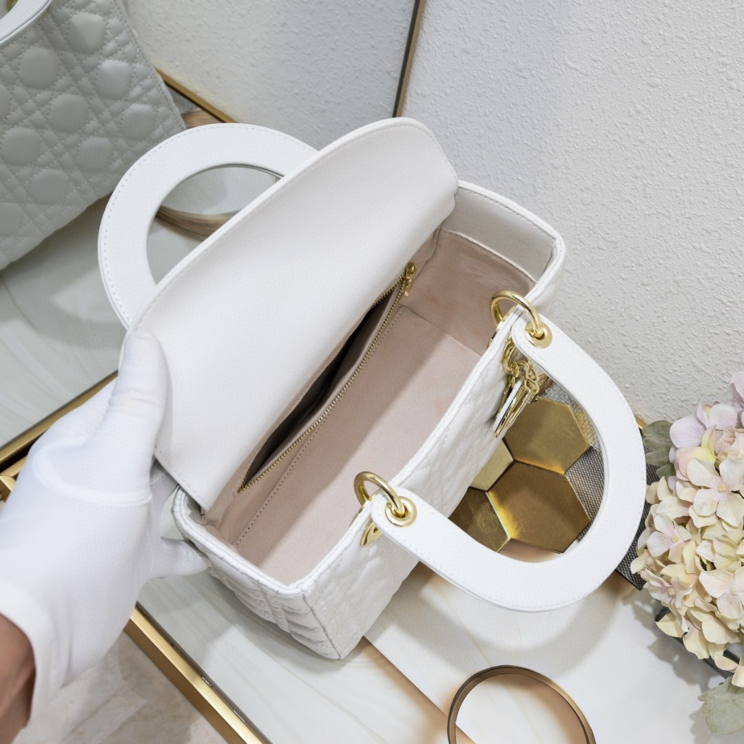 Medium Lady Dior Bag White Sheepskin LM071 24cm