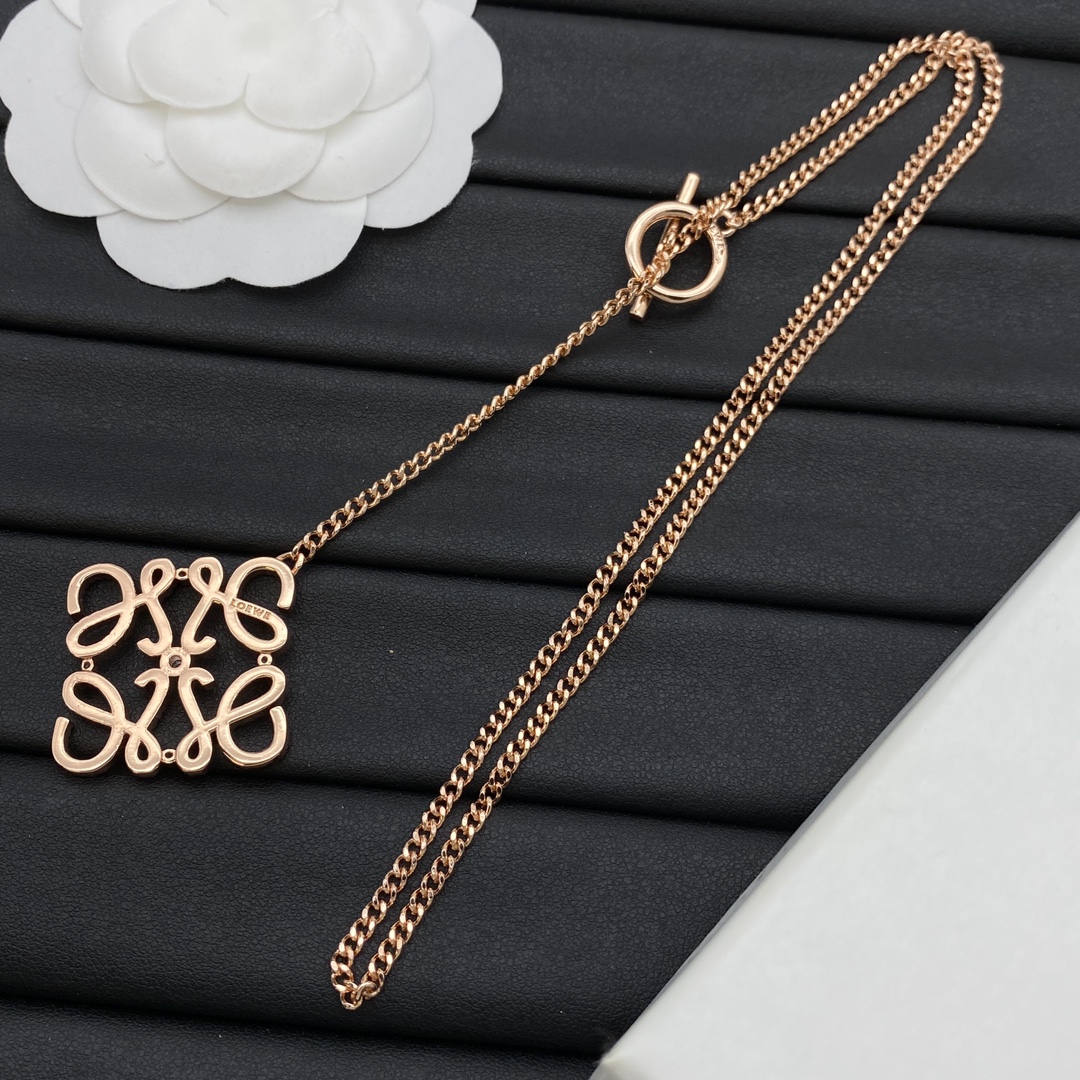 Loewe Jewelry Necklace Rhombus-Shaped Diamond Logo Pendant Necklace