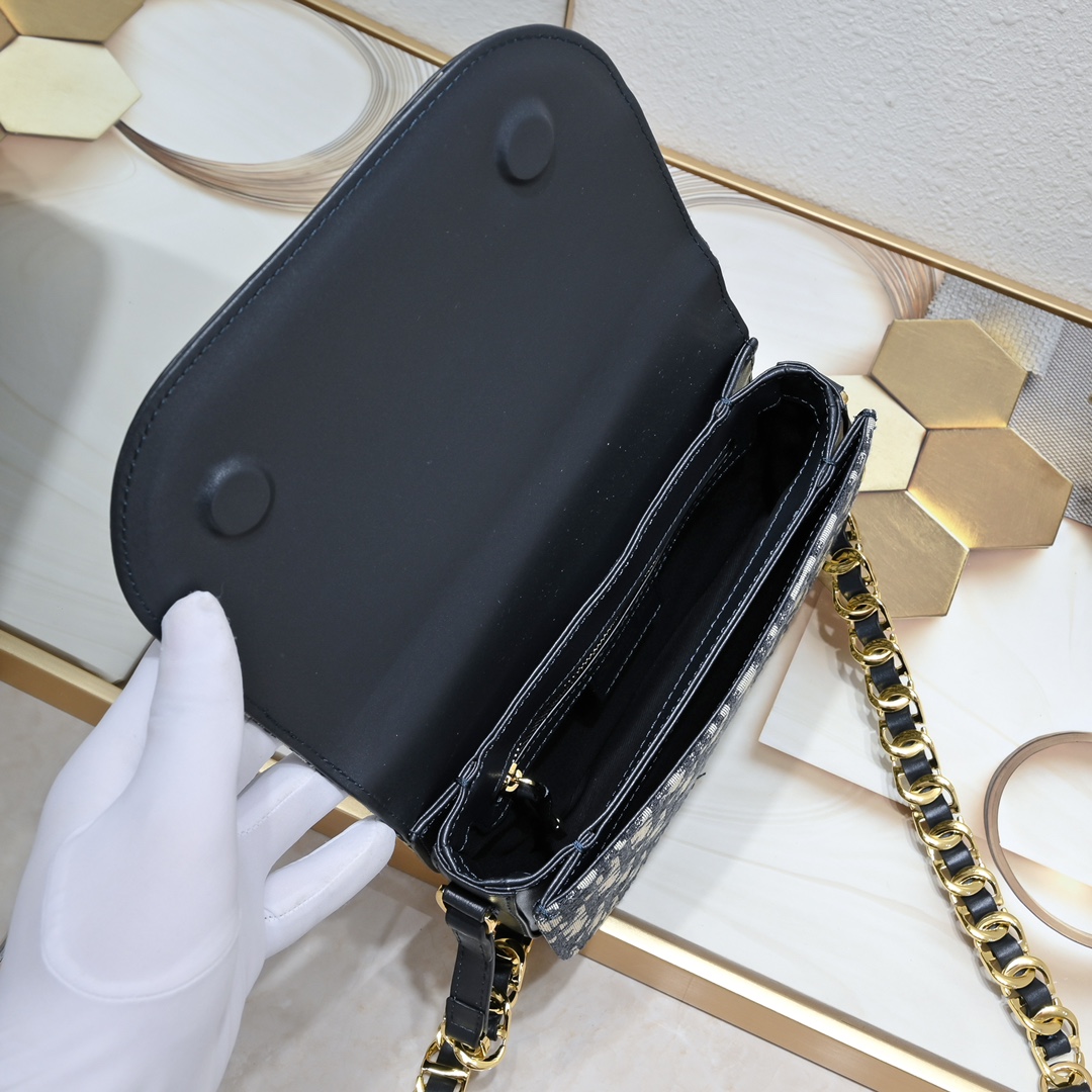 Dior CD Signature Bag With Strap 5777 XB002 21cm