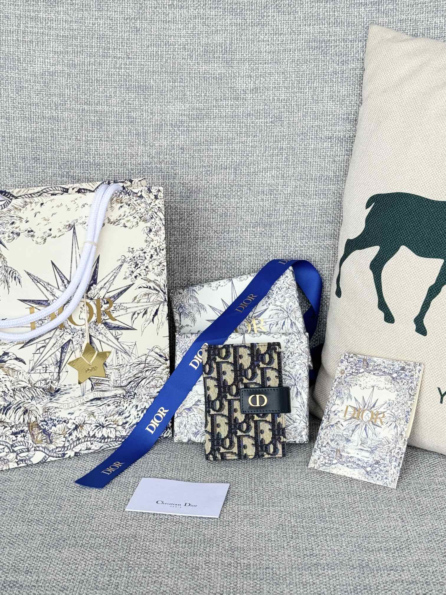 Dior Wallet Card Holder S2339UWHC_M116_TU