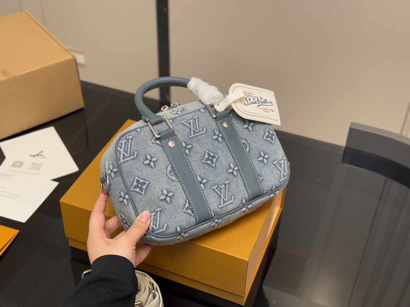 LV Shoulder Bag 079 DB591 20cm