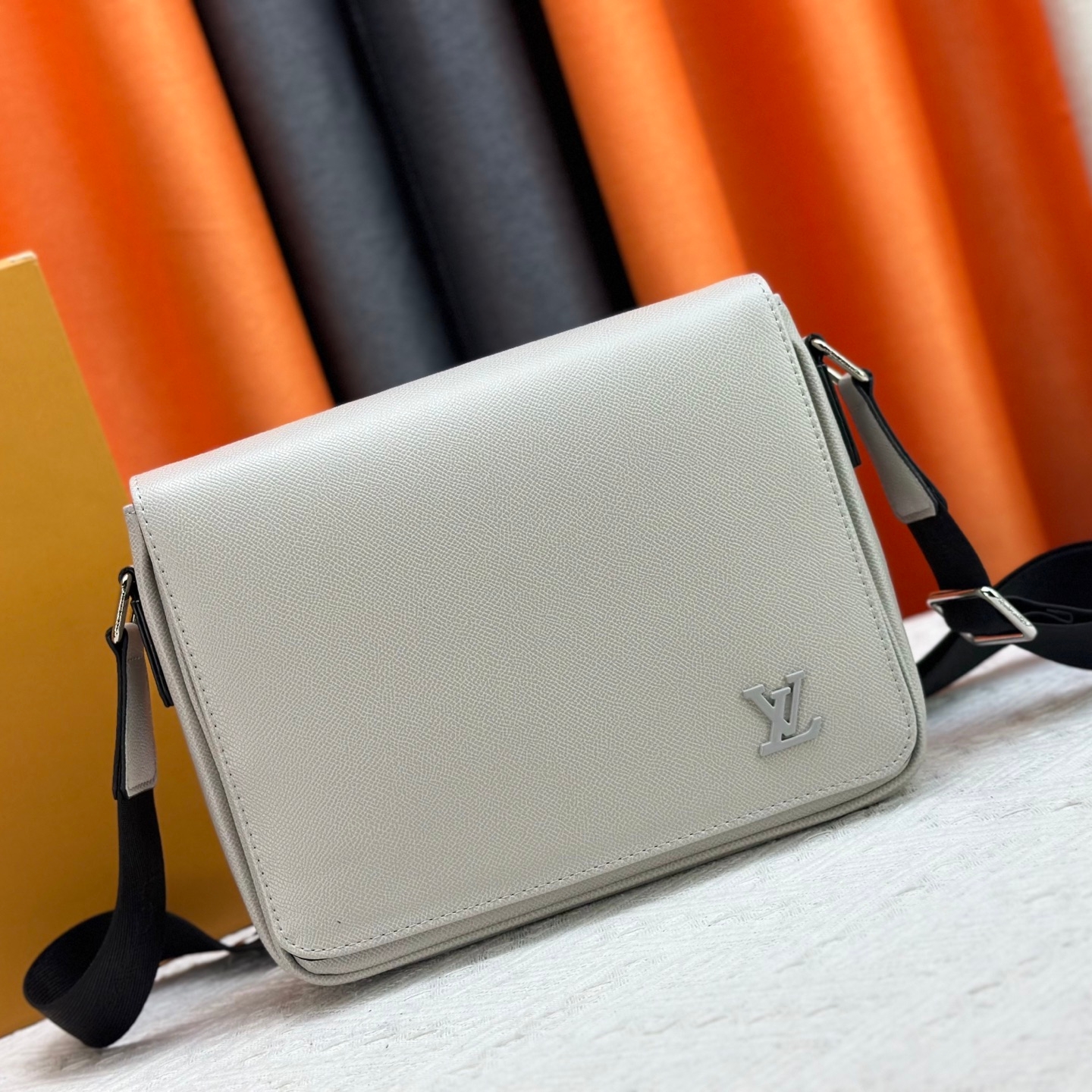 Louis Vuitton DISTRICT small messenger bag M46255 M42711 M42710