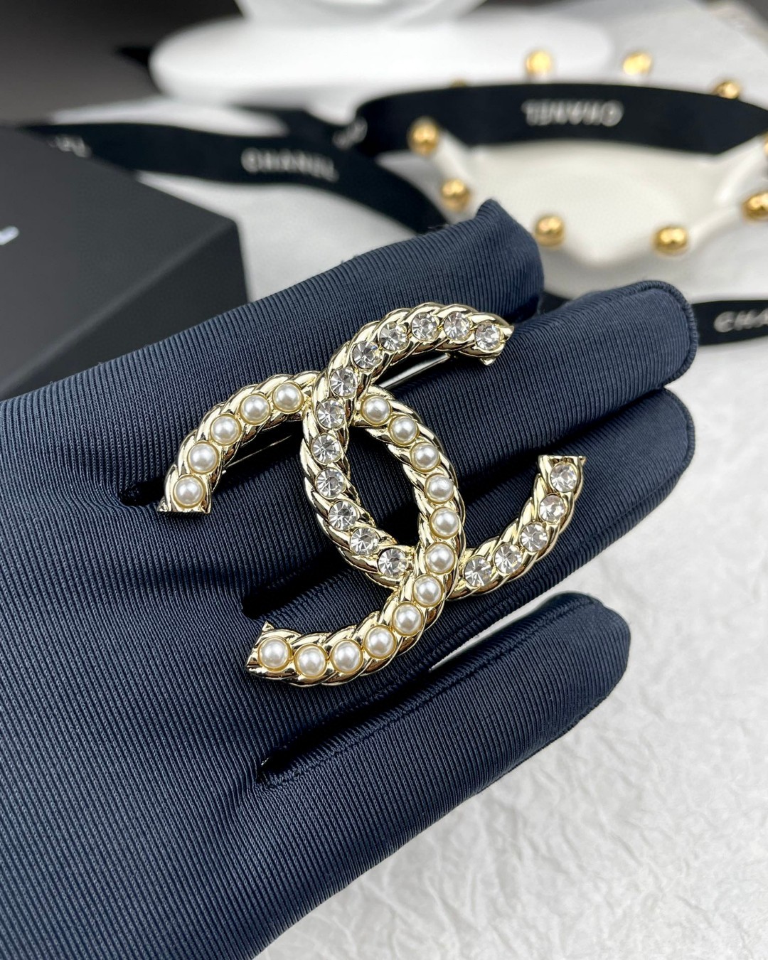 Chanel Brooch 010