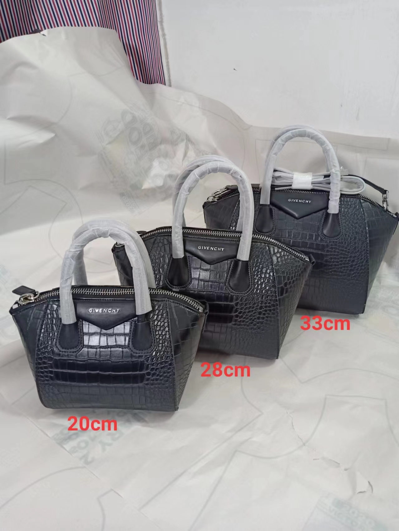 GIVENCHY Antigona Bag Black Crocodile LM022032042 20-33cm