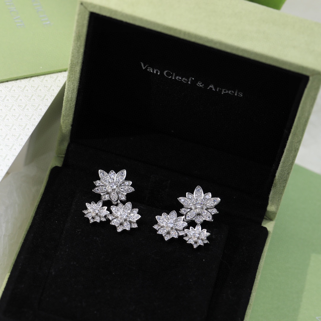 Van Cleef & Arpels Jewelry Earring VCA flower earrings