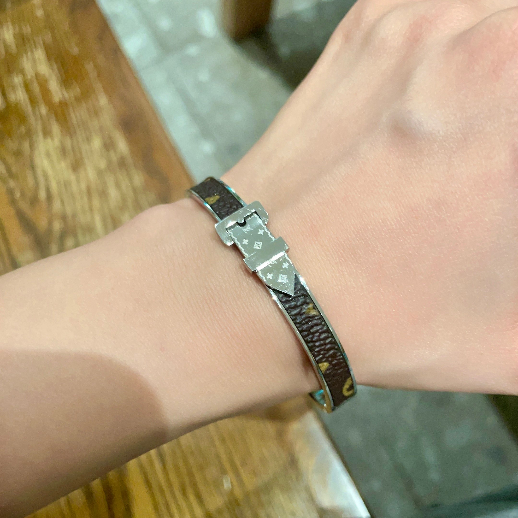 Louis Vuitton Jewelry Bangle Belt buckle bracelet