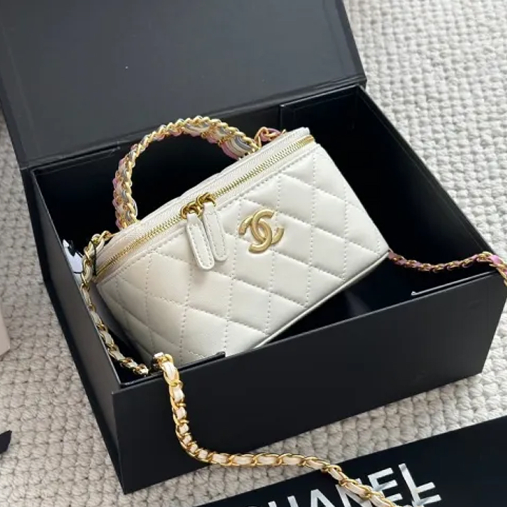 Chanel Cosmetic Bag 001 DB002 17cm