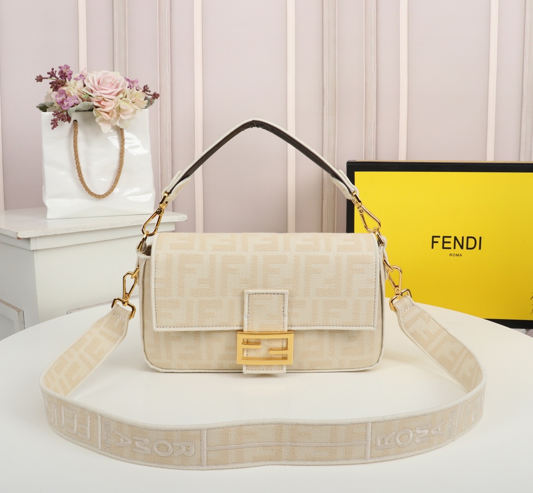 FendiF096JQE081 25*6*16 cm