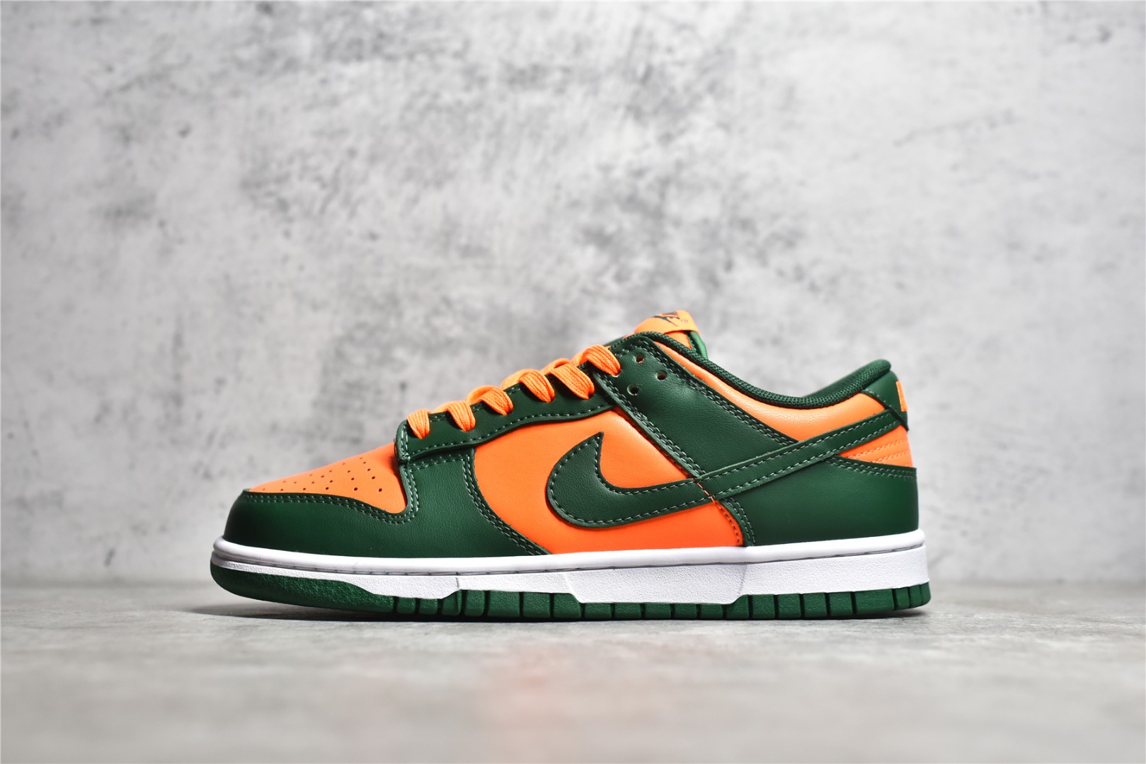 NK Dunk Low Retro  Miami Hurricane  DD1391-300
