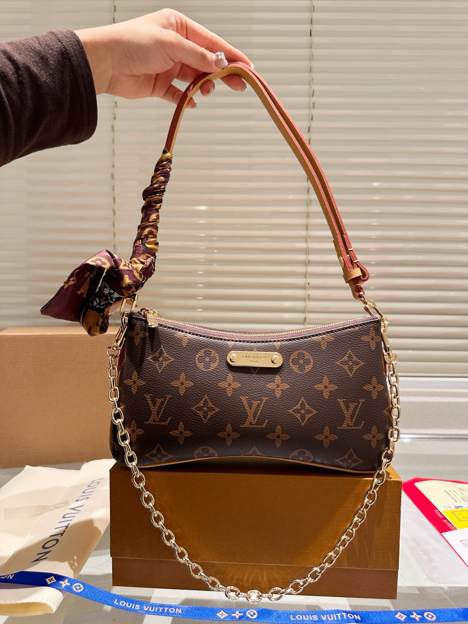 LV Liv pochette SSQ091  24cm