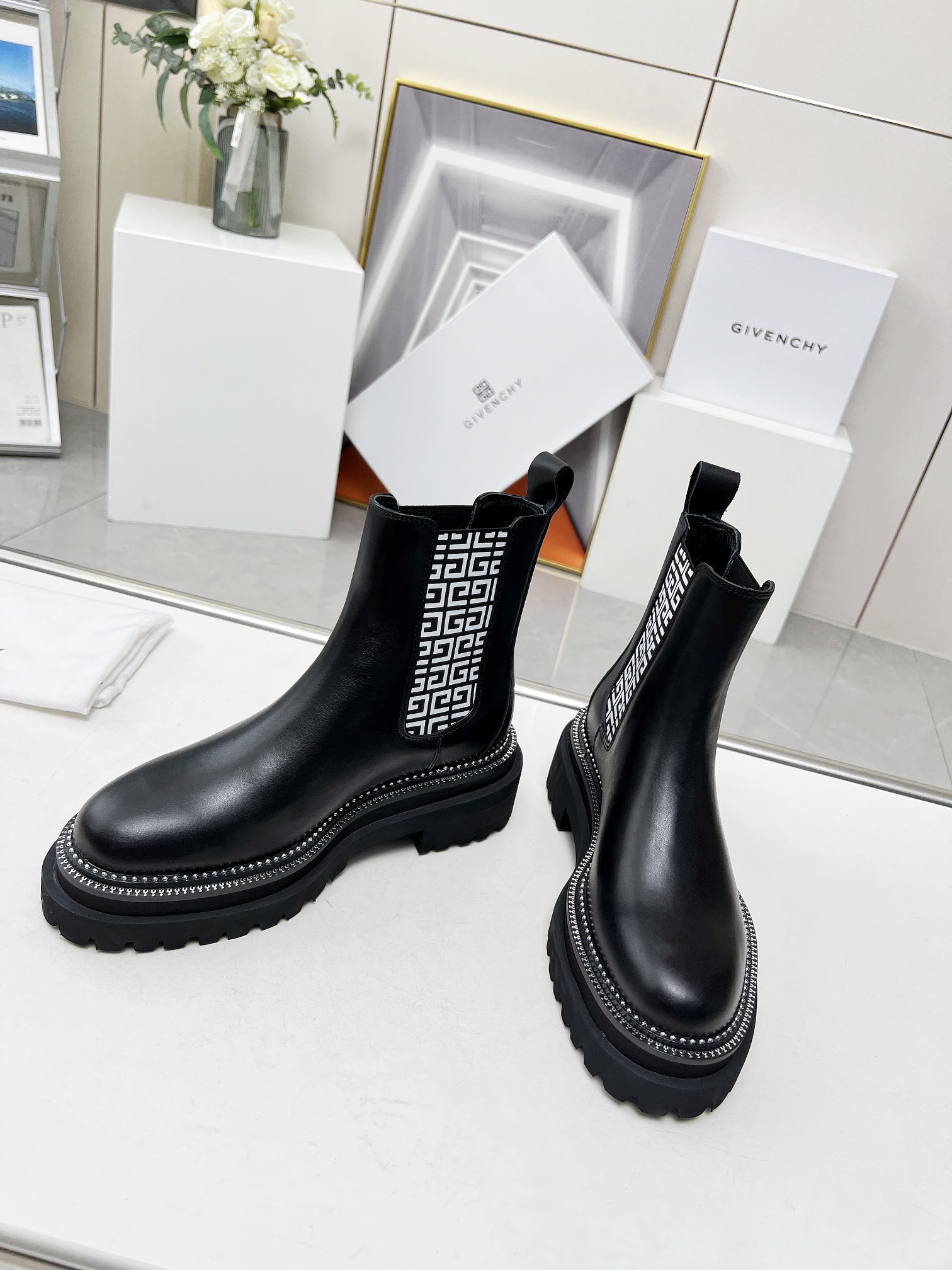 Givenchy 005 boots XM023