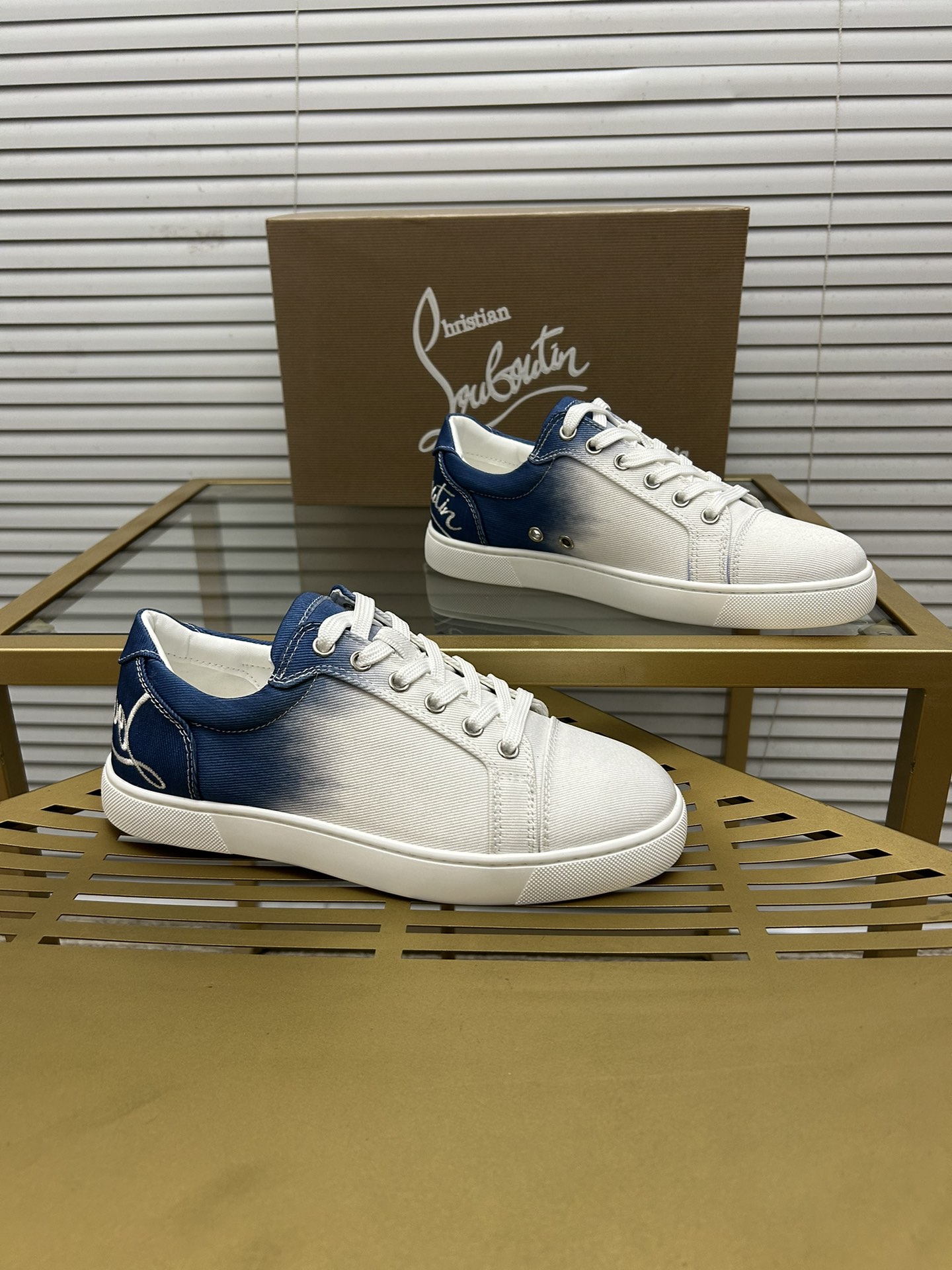 Christian Louboutin 036 Casual shoes HL003