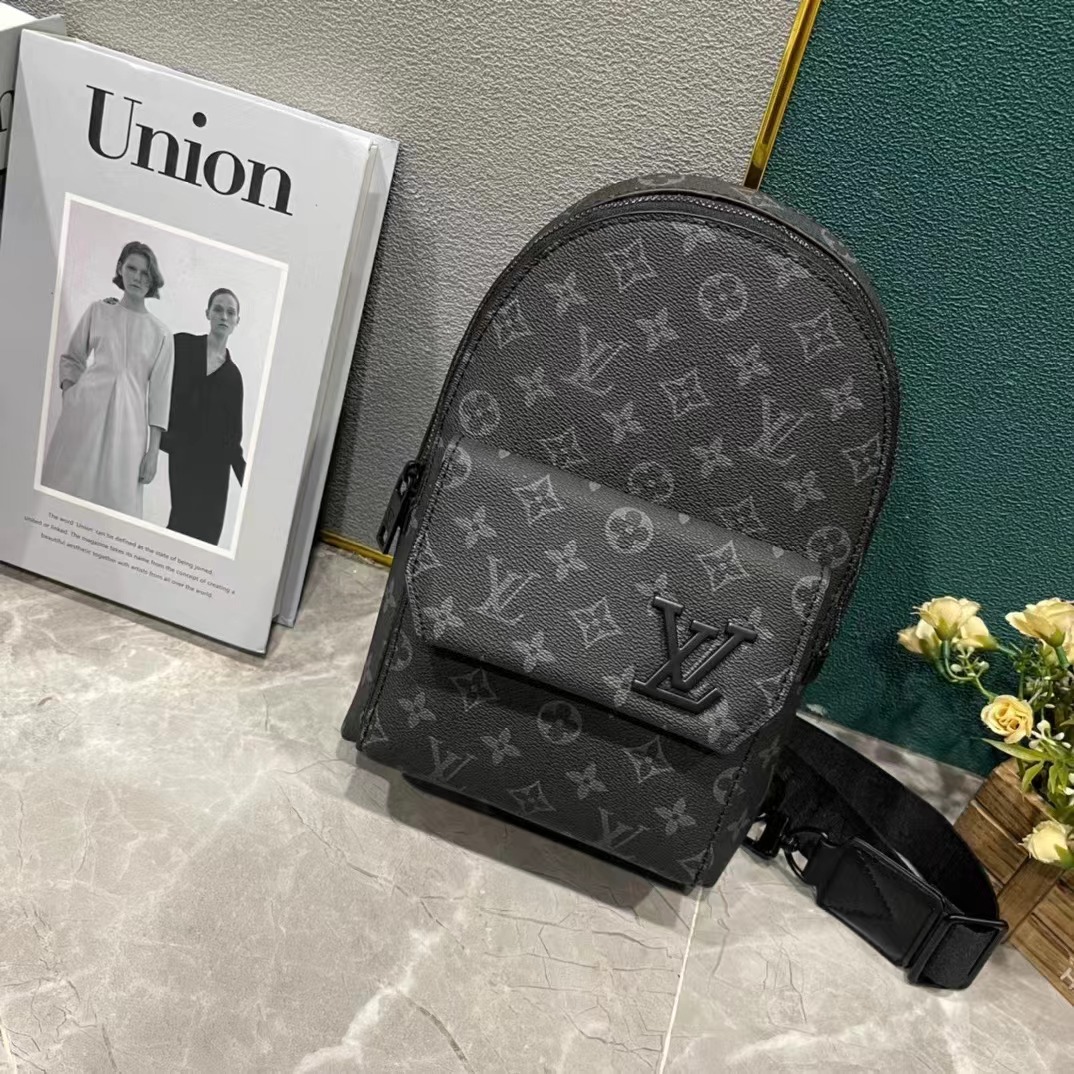 LV Pilot Slingbag M23736 XX061 20cm