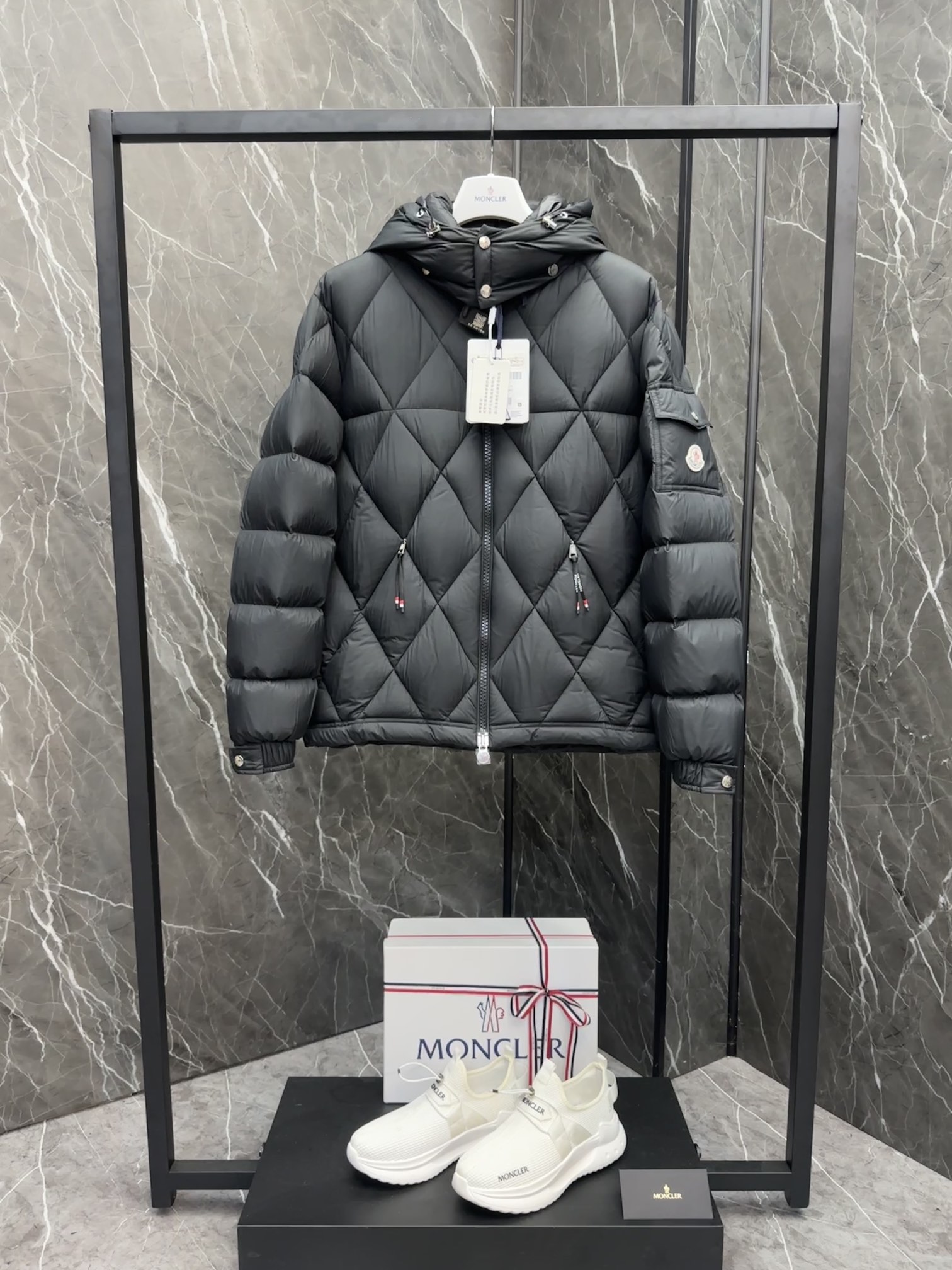 Moncler Down Jacket 002 FYZ024