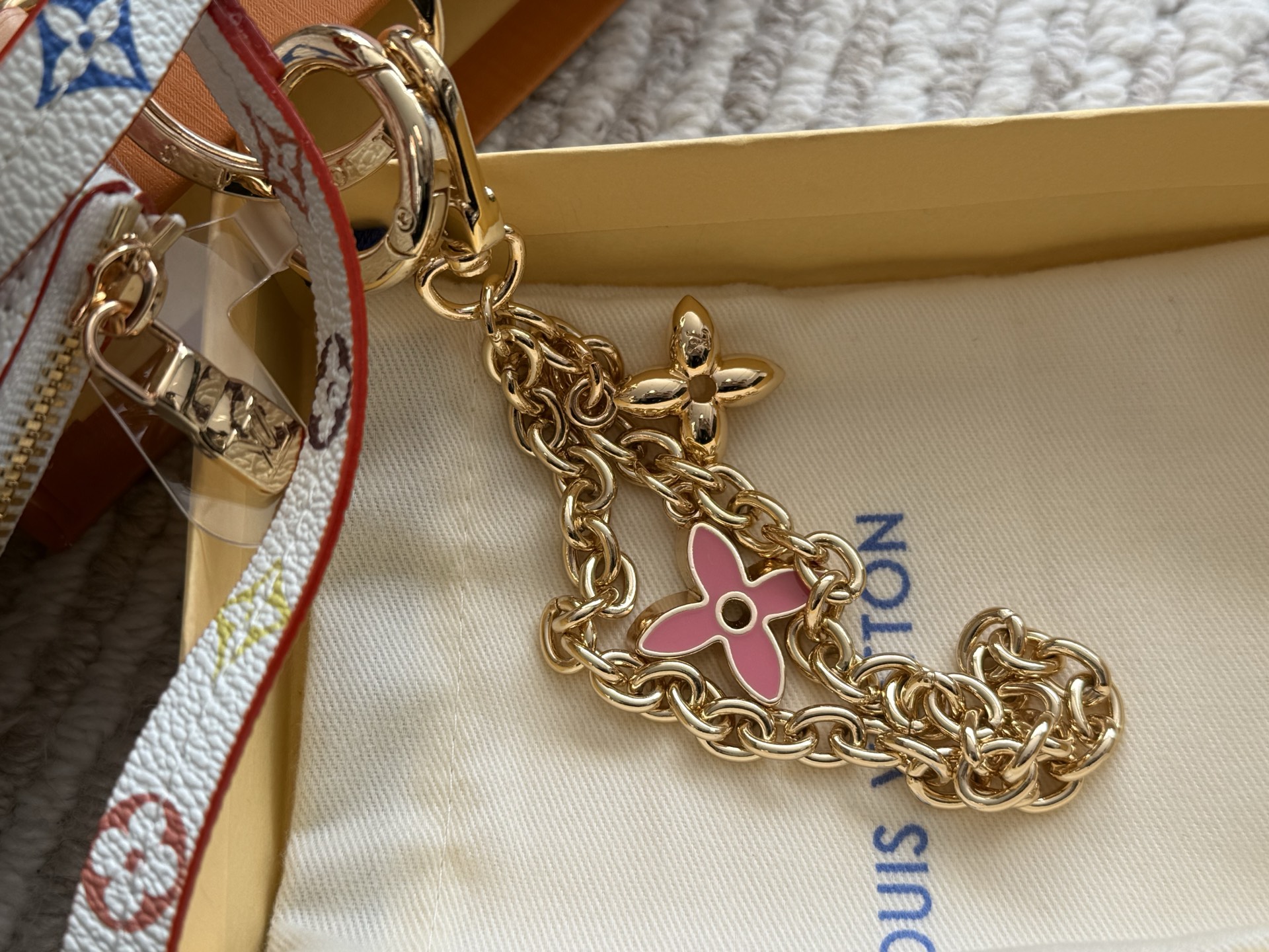 LV Key coin purse 086 DB541