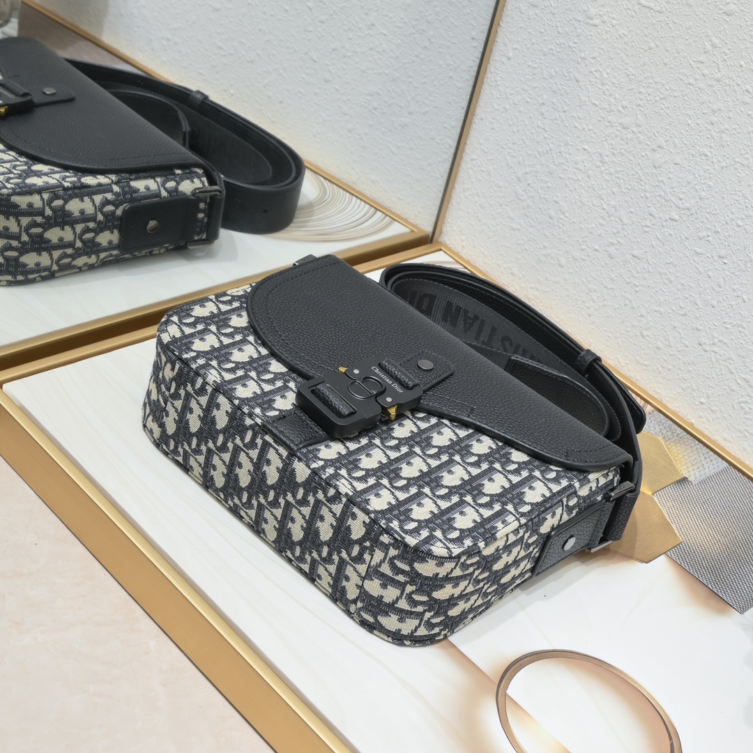 Dior Mini Saddle Bag With Strap 9911 XB012 23cm