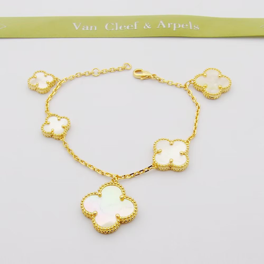 Van Cleef & Arpels Jewelry Bracelets Four-leaf clover flower bracelet