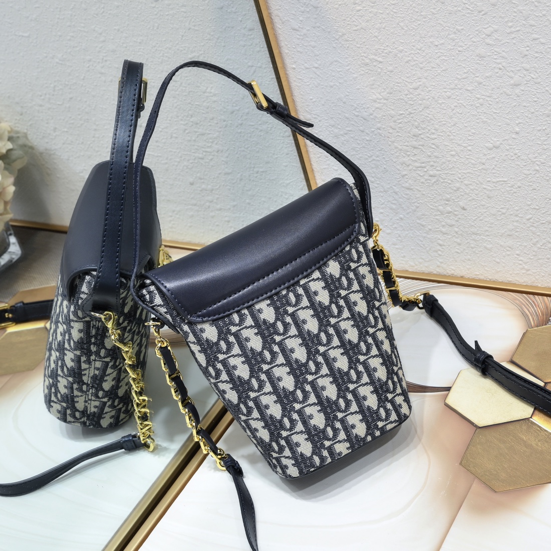 Dior 30 Montaigne Bucket Bag 002 LM061 17cm