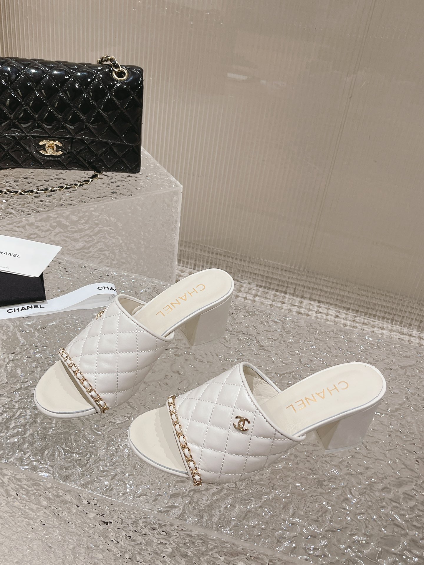 Chanel shoes 043 XM082