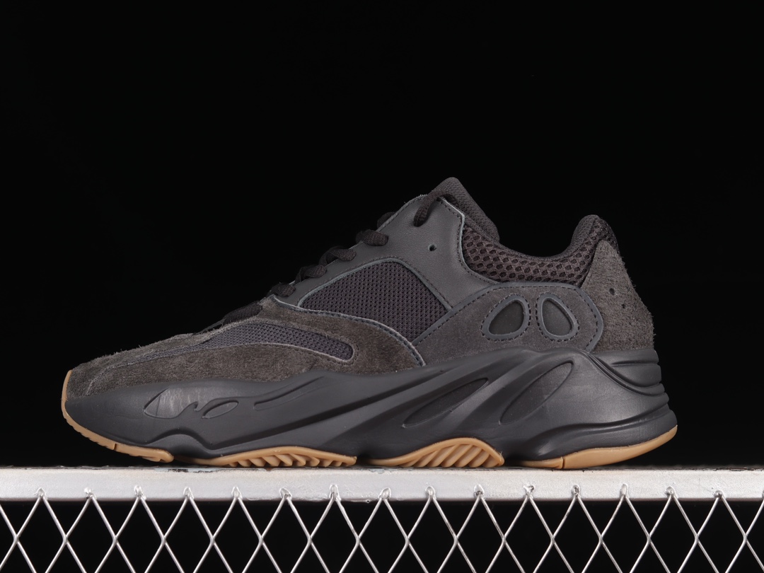 Yeezy Boost 700  Utility Black  FV5304