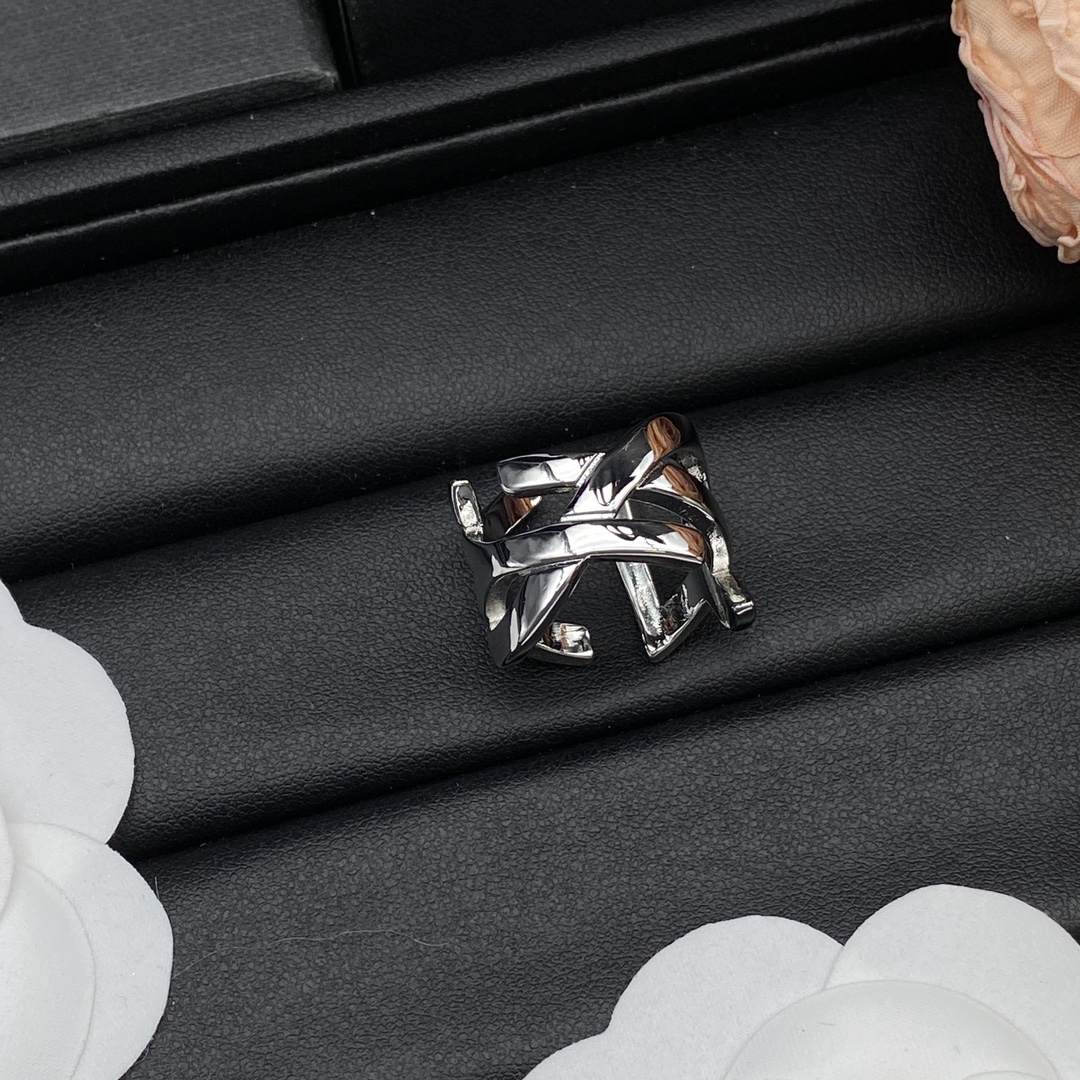 Saint Laurent Jewelry Rings Lnterlocking Staggered Design