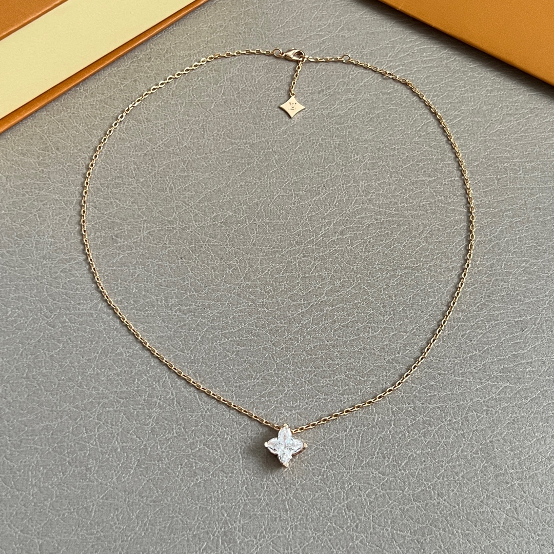 Louis Vuitton Jewelry Necklace Unique four-pointed star