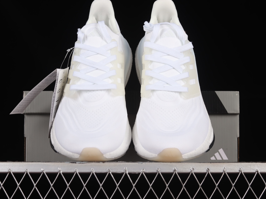 Ad Ultra Boost Light 23 GY9352 XM542