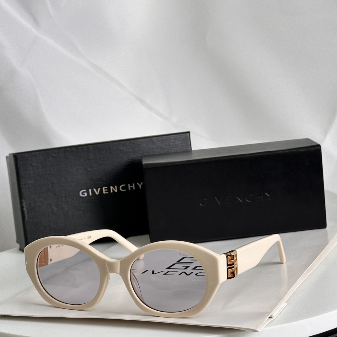 Givenchy Sunglasses GV60013U SM051