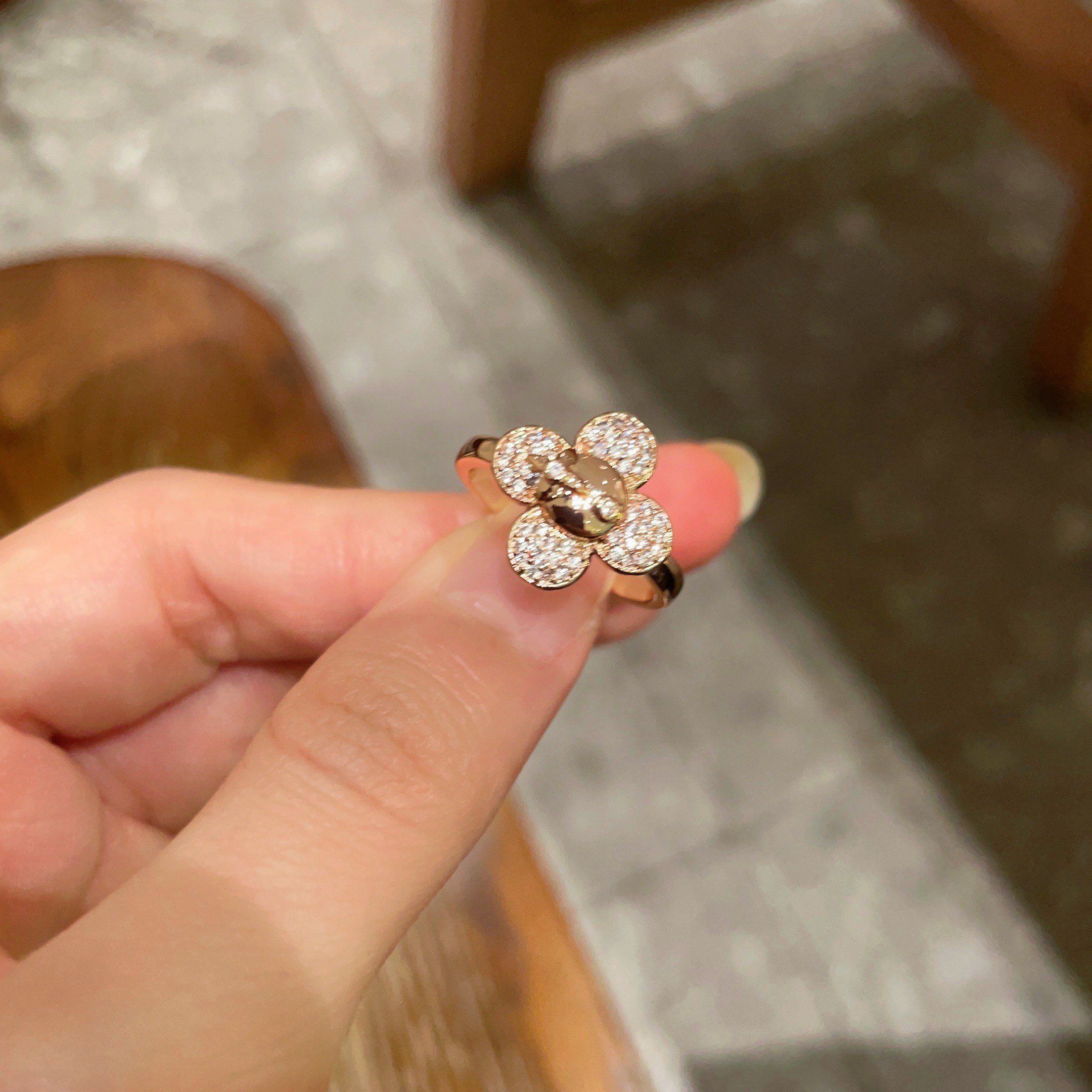 Louis Vuitton Jewelry Rings Imported diamond four-leaf clover