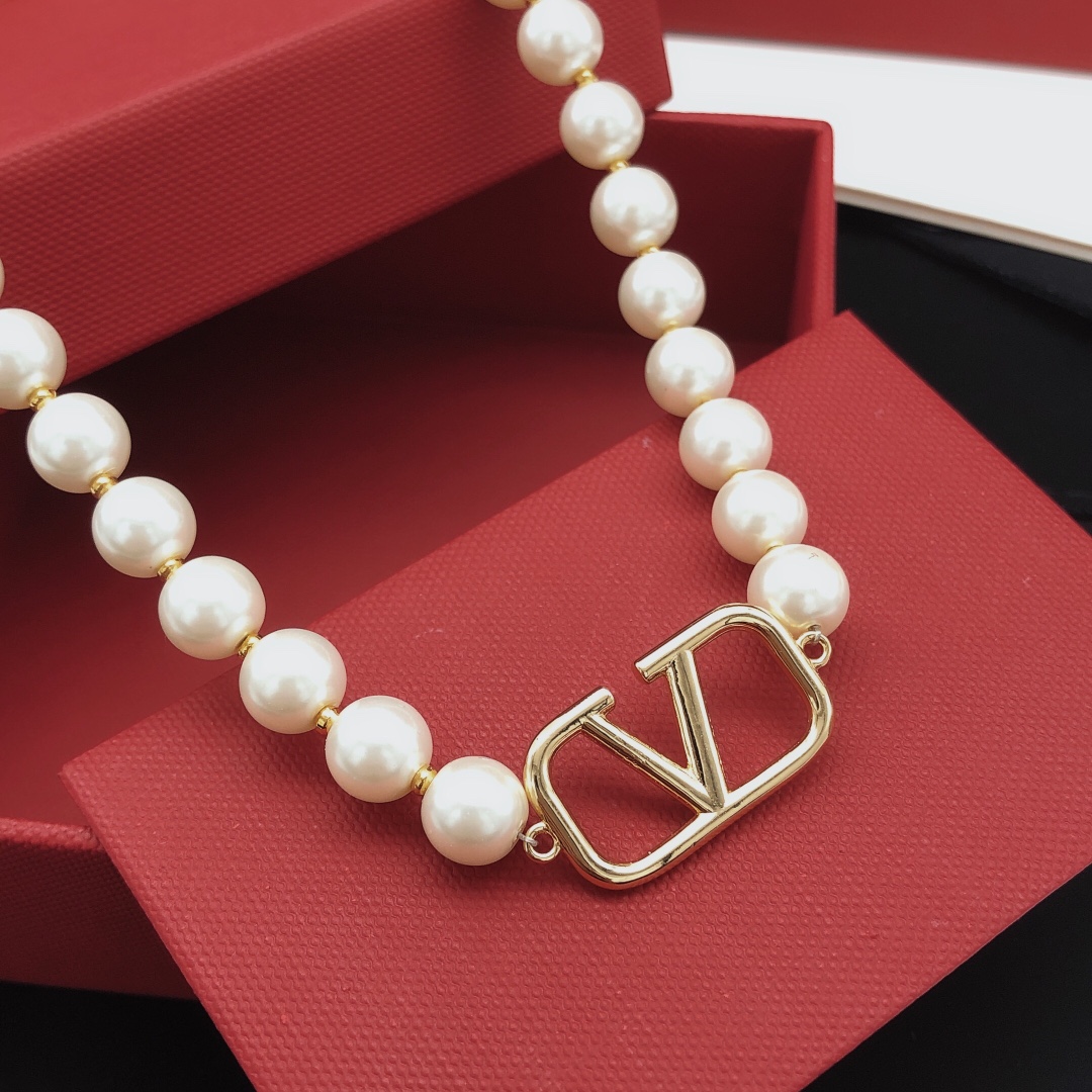 Valentino Necklace V-Shaped Logo Pearl Necklace Jewelry