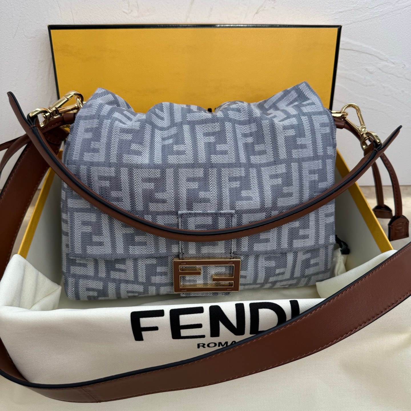 Fendi Shoulder Bag Ladies' Favorite